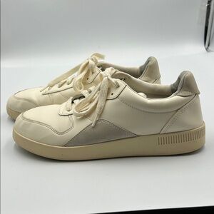 Everlane Cream Sneakers size 8